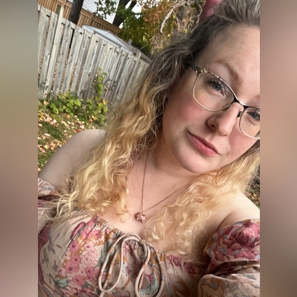 Meet your Posher, Brianne - Picture 2 of 2